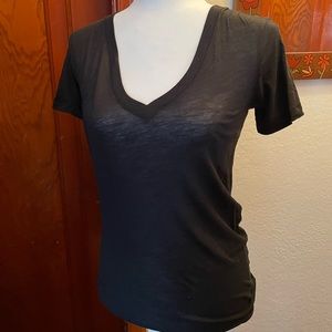 2 for $25 🛍️⭐️ PINK V neck T shirt